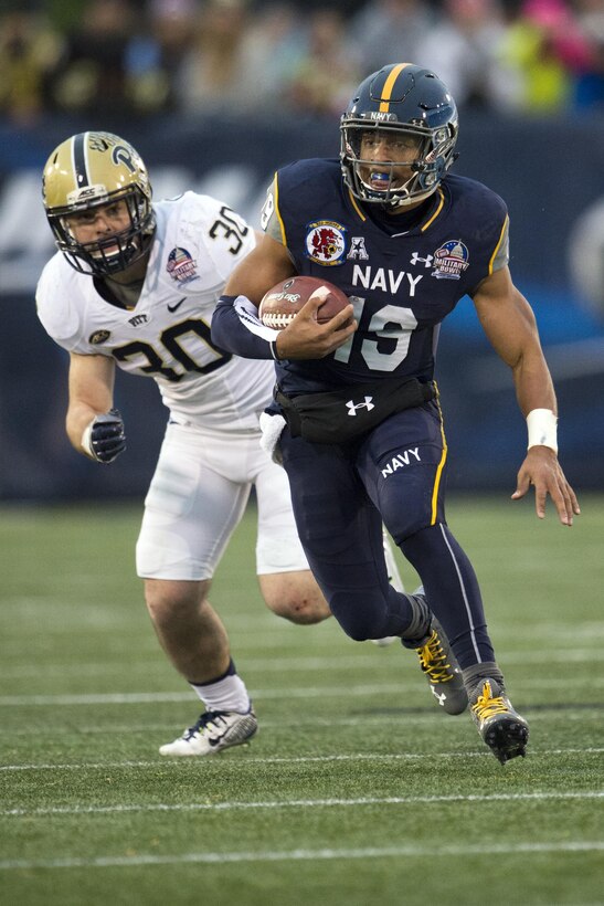 Navy quarterback Keenan Reynolds rushes for one of several touchdowns during the 2015 Military Bowl at Navy-Marine Corps Memorial Stadium in Annapolis, Md., Dec. 28, 2015. DoD News photo by EJ Hersom