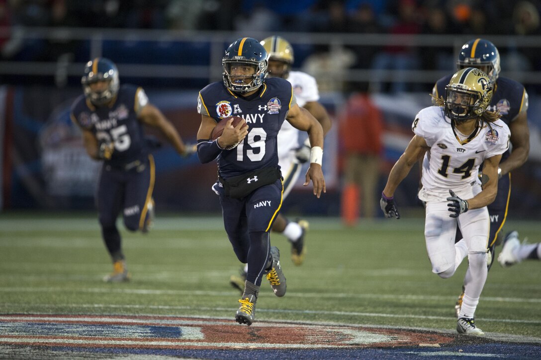 Navy quarterback Keenan Reynolds rushes at midfield during the 2015 Military Bowl at Navy-Marine Corps Memorial Stadium in Annapolis, Md., Dec. 28, 2015. DoD News photo by EJ Hersom