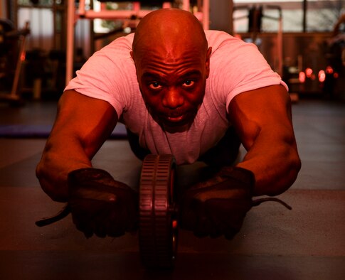 U.S. Air Force Master Sgt. Mackenzie Mercer, Air Combat Command Communications Support Squadron noncommissioned officer-in-charge, performs an abdominal exercise at Langley Air Force Base, Va., Jan. 30, 2015. Mercer relieves his stress at the gym by not only working out, but sharing his stressors with close friends who lift with him. (U.S. Air Force photo by Senior Airman Austin Harvill/Released)