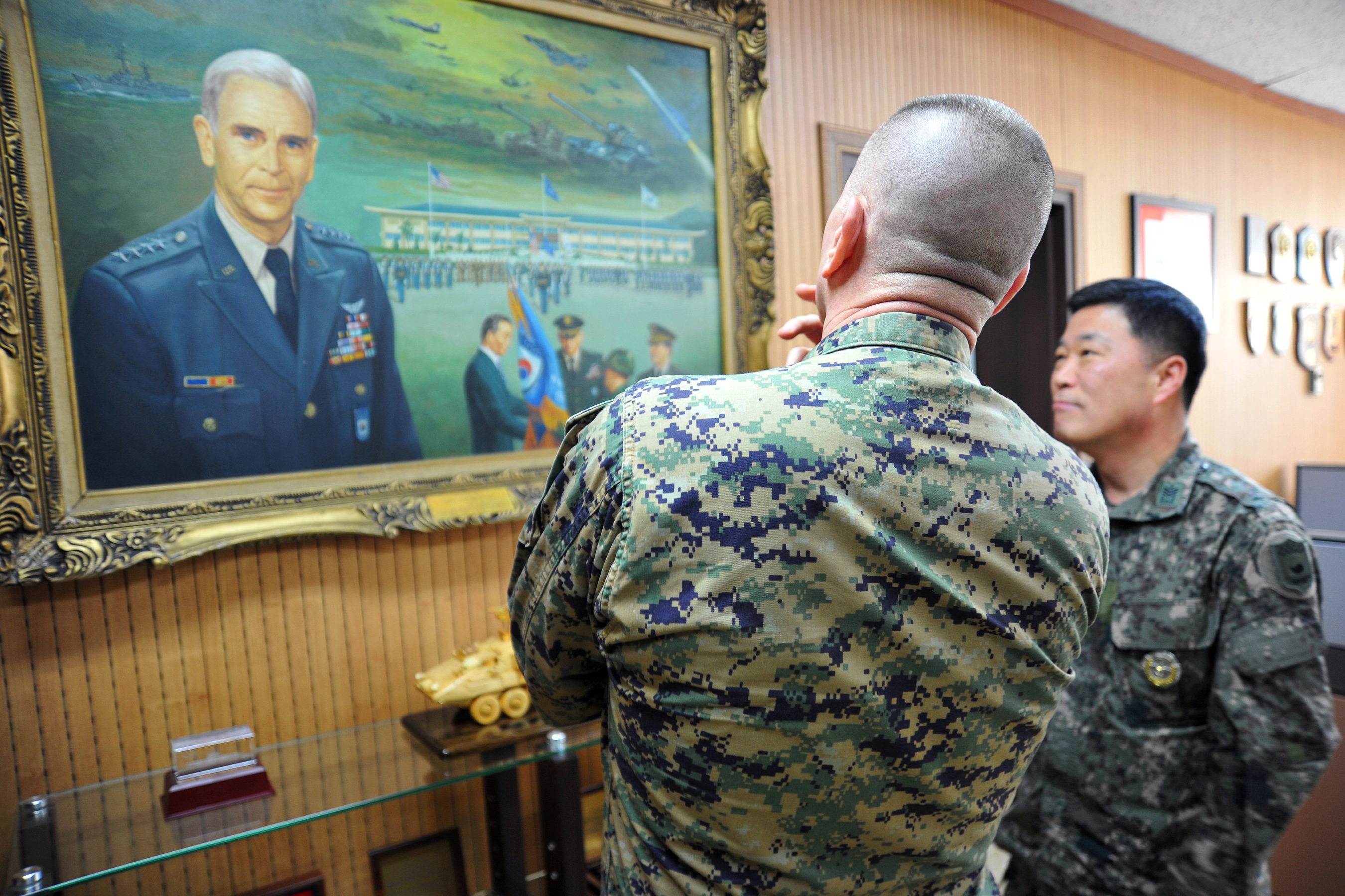 U S Marine Corps Sgt Maj Bryan Battaglia Left Senior Enlisted