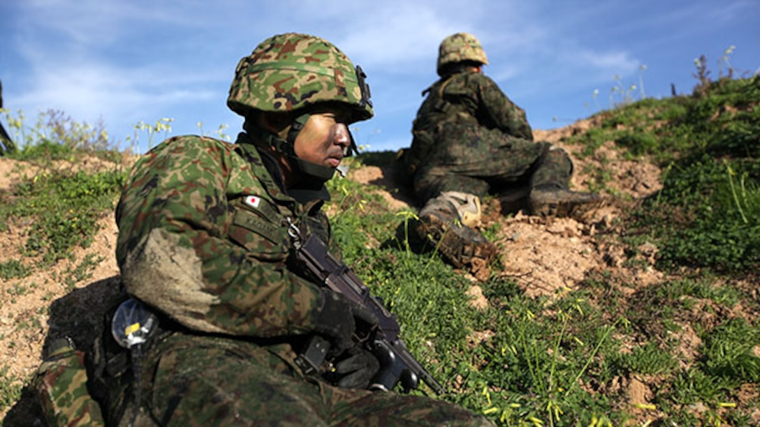 Marines with 1st Reconnaissance Battalion, 1st Marine Division, and members of the Japan Ground Self-Defense Force conduct amphibious raids and military operations on urban terrain during Exercise Iron Fist 15 aboard Camp Pendleton on Feb. 3, 2015. Exercise Iron Fist 15 is an annual bilateral training exercise between U.S. and Japanese military forces that builds their combined ability to conduct amphibious and land-based contingency operations. IF15, currently in its tenth iteration, is scheduled from Jan. 26 to Feb. 27, 2015, in southern California. (U.S. Marine Corps photo by Cpl. Angel Serna/Released)