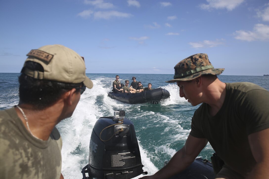 Marines with third platoon, Bravo Company, 3rd Reconnaissance Battalion, participate in snug-and-tow exfiltration technique training for submarine operations Jan. 31, 2015 in the Kaneohe Bay area. (U.S. Marine Corps photo by Lance Cpl. Harley Thomas/released)