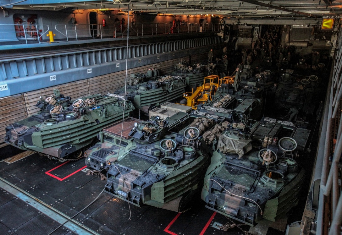 15th MEU Marines train aboard the USS Rushmore (LSD-47)