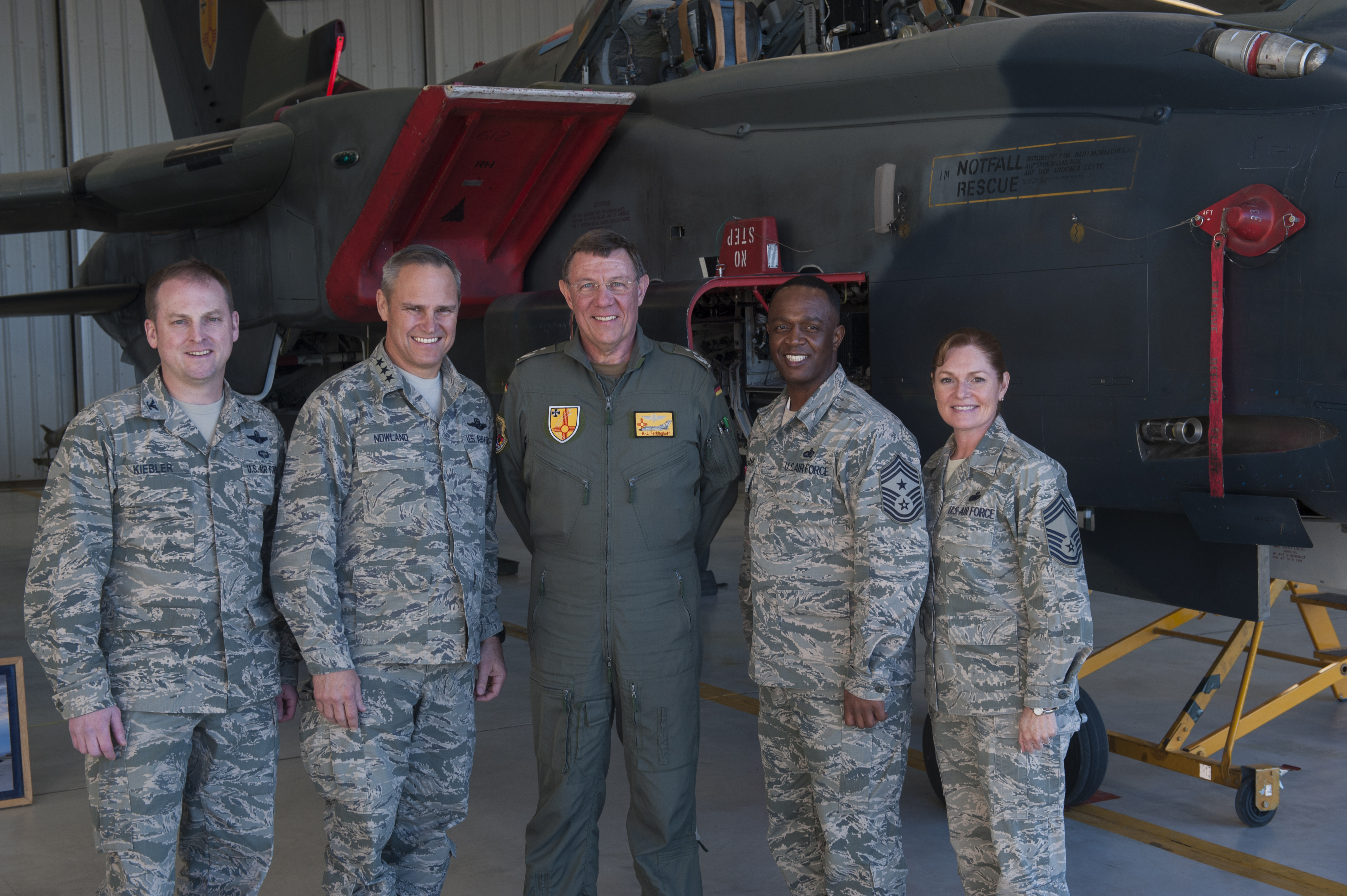 12th AF Commander visits Holloman > Holloman Air Force Base > Article