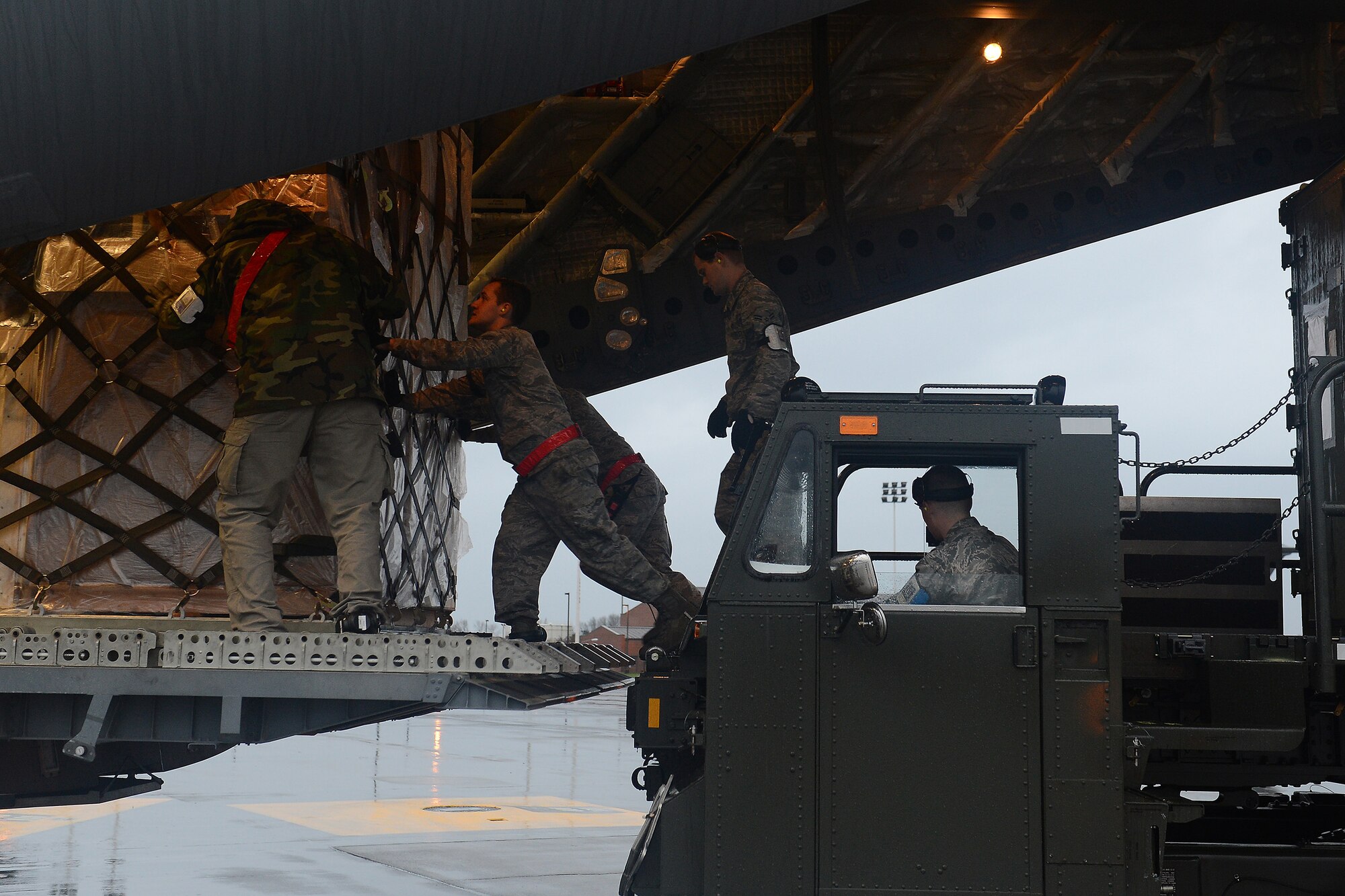 Airmen from the 62nd Airlift Squadron load cargo into a C-17 Globemaster Feb. 7, 2015 at Joint Base Lewis-McChord, Wash., in support of Operation Deep Freeze. McChord Airmen have supported the National Science Foundation’s work in Antarctica for more than 15 years. (U.S. Air Force photo\ Staff Sgt. Tim Chacon) 