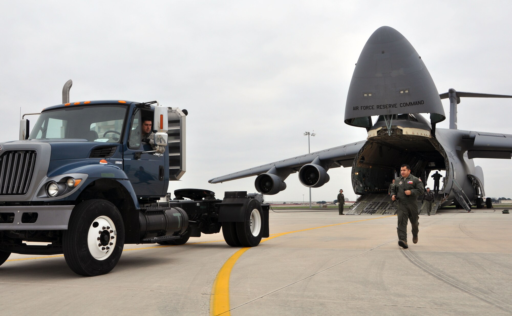 Wing Conducts Inaugural Operation Alamo Stampede Mobility Competition >  433Rd Airlift Wing > Article Display