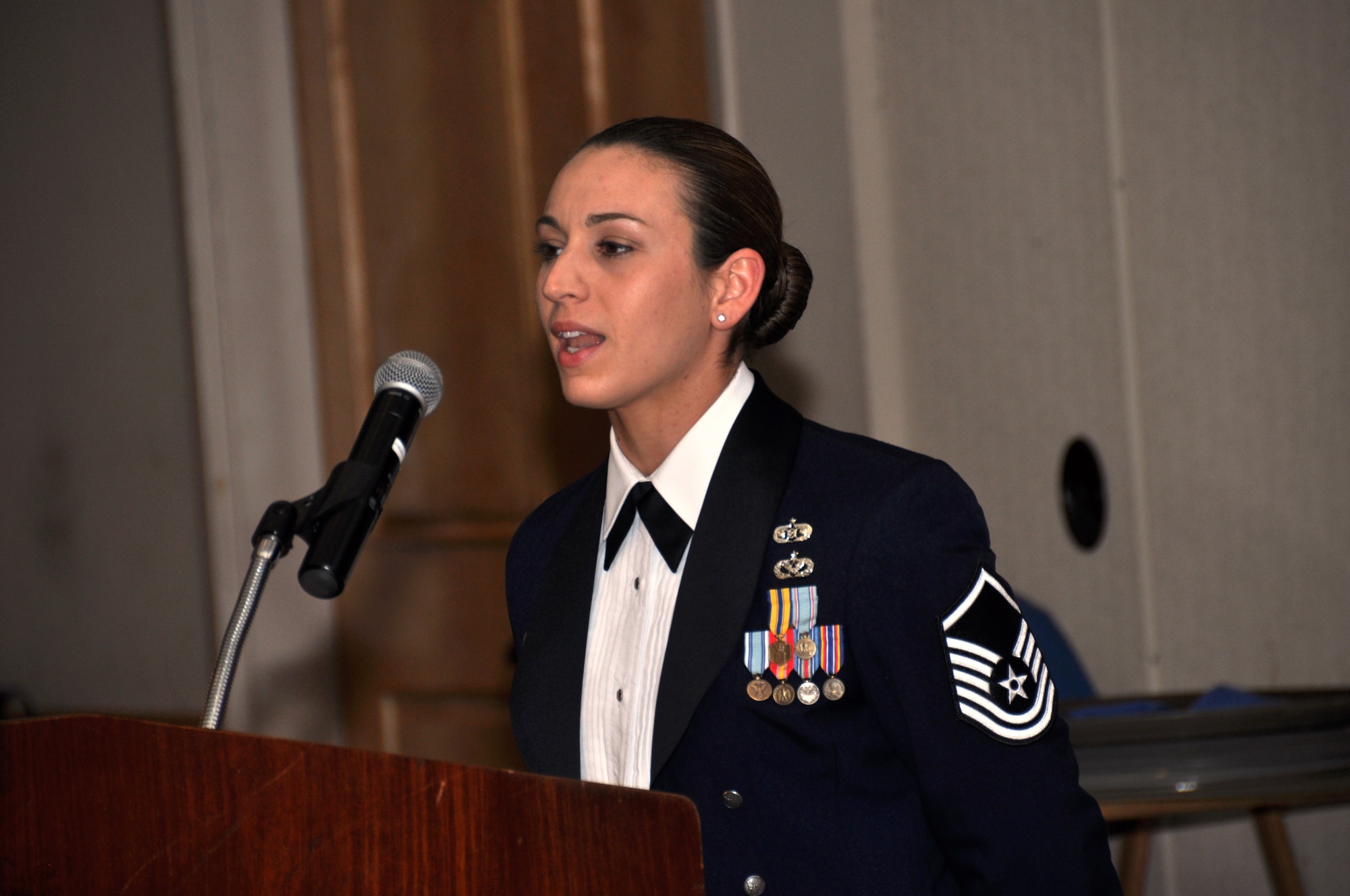 Alamo Wing honors award winners at annual award banquet > 433rd Airlift ...