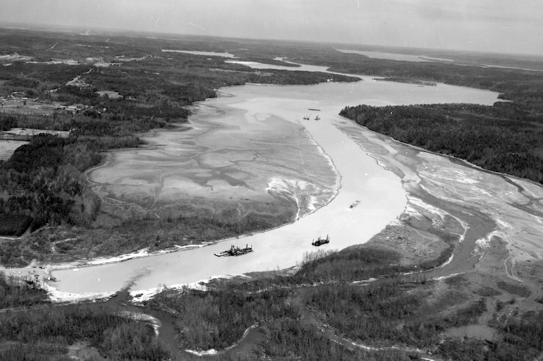 Construction crews excavate the divide cut portion of the Tennessee-Tombigbee Waterway near Iuka, Miss., April 4, 1978.  The location is near Pickwick Lake on the Tennessee River.