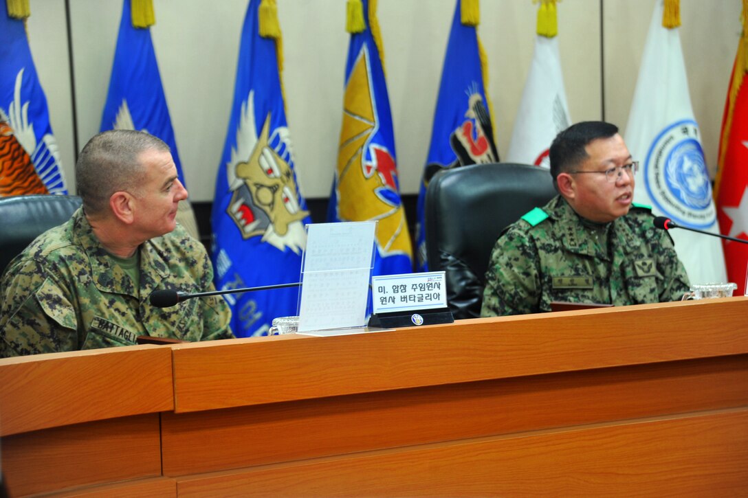 South Korean Army Lt. Gen. Chun In-bum, right, commander of the South Korean Special Warfare Command, briefs U.S. Marine Corps Sgt. Maj. Bryan Battaglia, senior enlisted advisor to the chairman of the Joint Chiefs of Staff, along with U.S. Army Command Sgt. Maj. John Troxell, senior enlisted advisor to U.S. Forces Korea and South Korean Command Sgt. Maj. Lee Gil-ho and special warfare senior leaders in Seongnam, South Korea, Feb. 6, 2015.