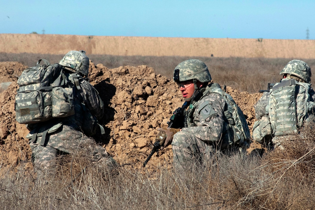 U.S. soldiers conduct a platoon live-fire demonstration for Iraqi army ...