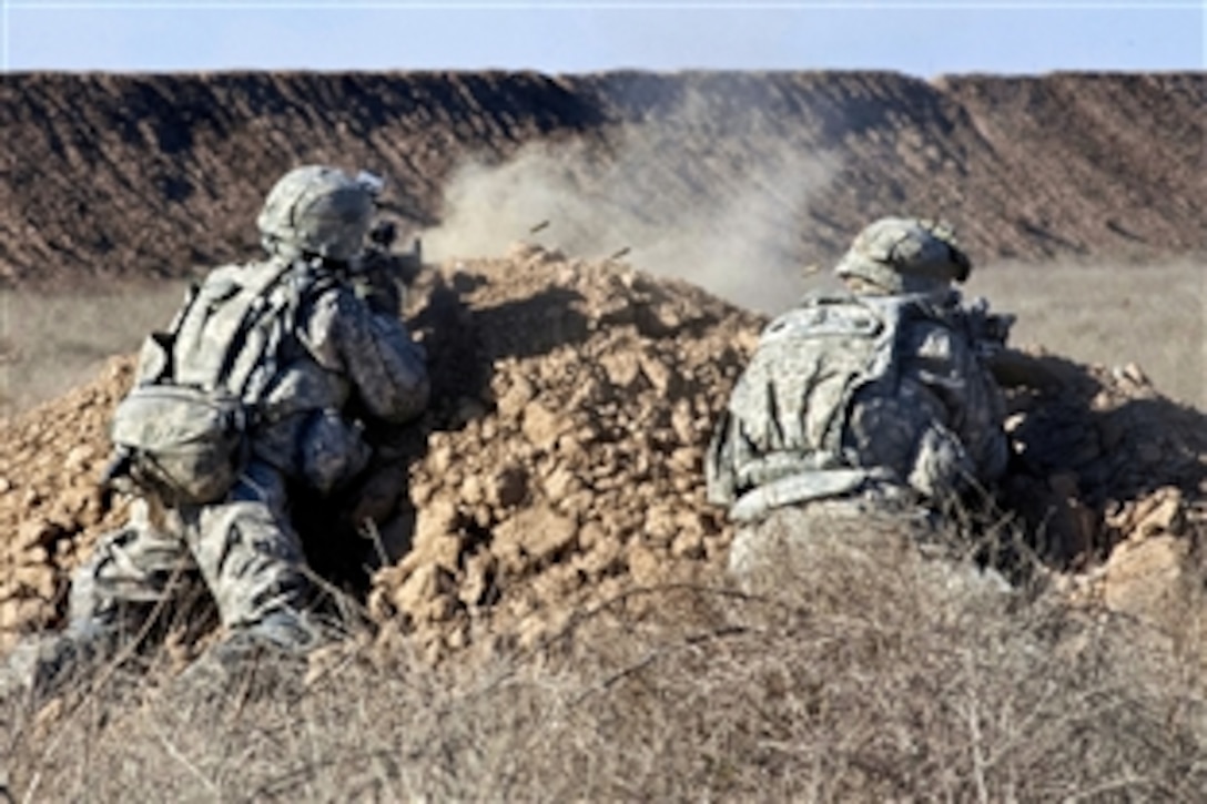 U.S. soldiers conduct a platoon live-fire demonstration for more than 1,000 Iraqi army trainees and officers on Camp Taji, Iraq, Feb, 5, 2015. In an upcoming session, Iraqis will lead a similar live-fire exercise requiring the use of complex maneuver and communication among units. 