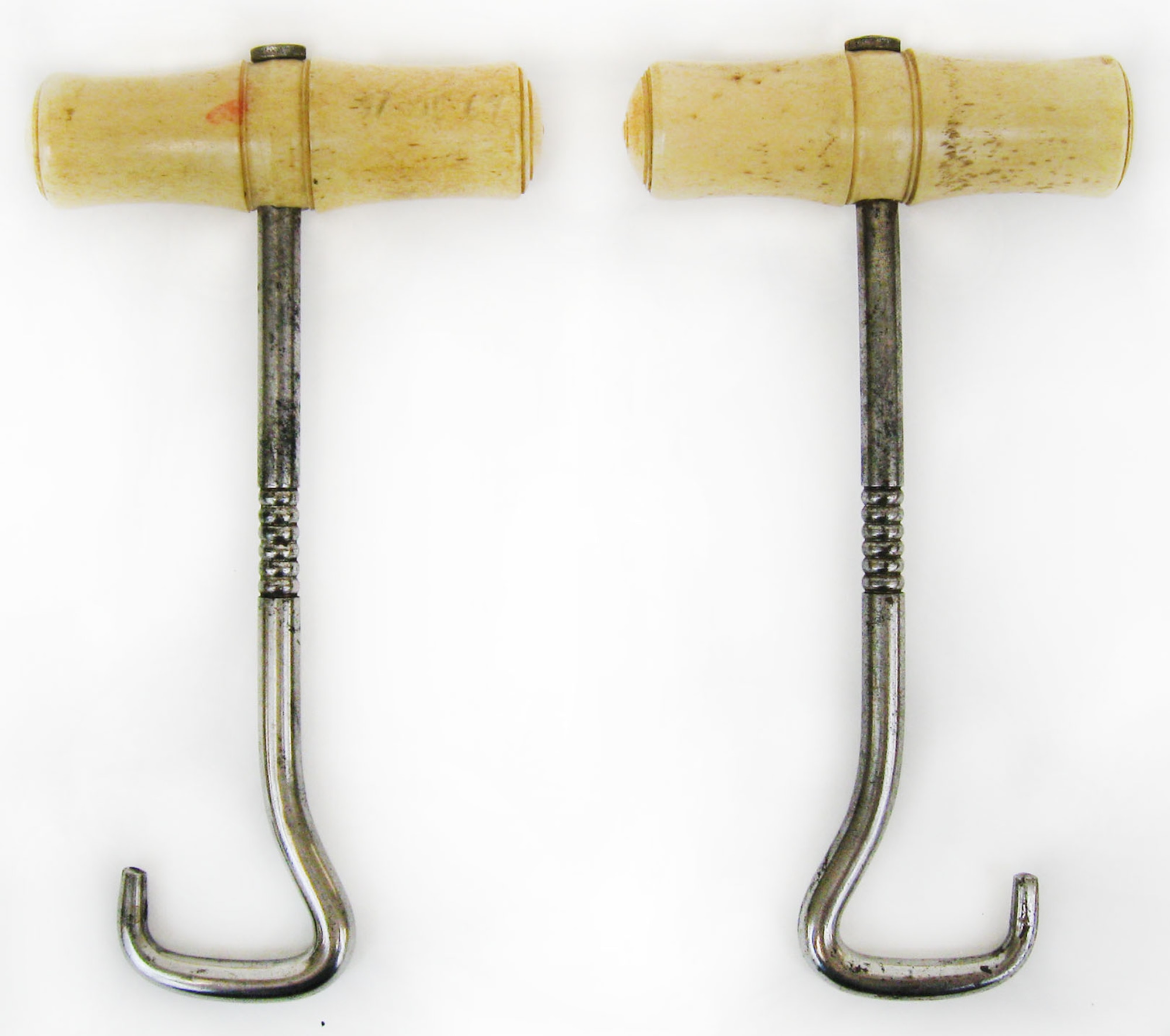 Make pulling on boots and ease with this pair of boot hooks at the best  discount prices, wide handle for added grip and comfort.