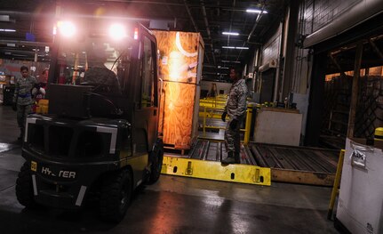 Airmen from the 437th Aerial Port Squadron build a pallet Feb. 9, 2015, at the 437th APS on Joint Base Charleston, S.C. The need for safe, precise, reliable airlift never stops, and therefore neither do the “Port Dawgs.” They work through the night to process cargo and load it on and off Charleston’s fleet of C-17 Globemaster IIIs. (U.S. Air Force/Airman 1st Class Clayton Cupit)