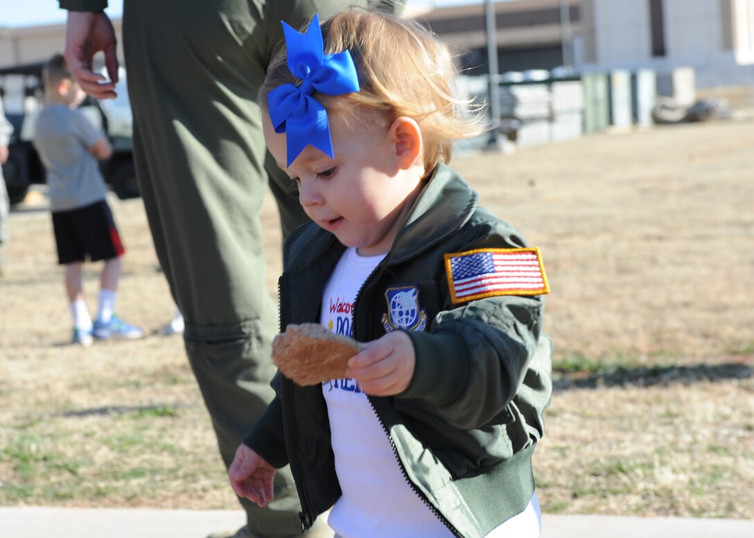 Ellie McVay, daughter of U.S. Air Force Capt. Joshua McVay, 39th Airlift Squadron, awaits her father’s return home Feb. 4, 2015, at Dyess Air Force Base, Texas. Capt. McVay was part of a group of Airmen from the 317th Airlift Group and 7th Bomb Wing who deployed to Dakar, Senegal, where they provided tactical airlift support for Operation United Assistance. (U.S. Air Force photo by Senior Airman Shannon Hall/Released)