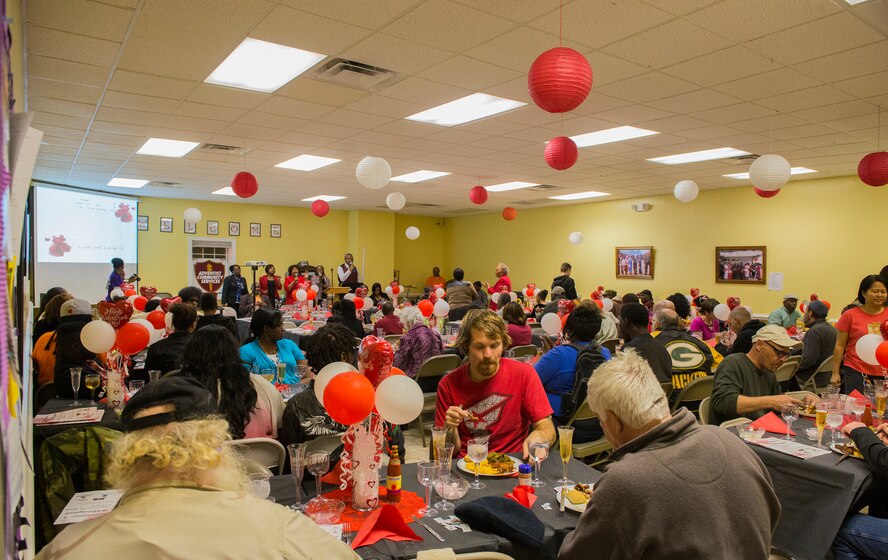 Guests in attendance eat dinner during the Third Annual Valentine’s Day Banquet Feb. 12, 2015, in Valdosta, Ga. Approximately 300 people from the local community attended the event. (U.S. Air Force photo by Airman 1st Class Ceaira Tinsley/Released)