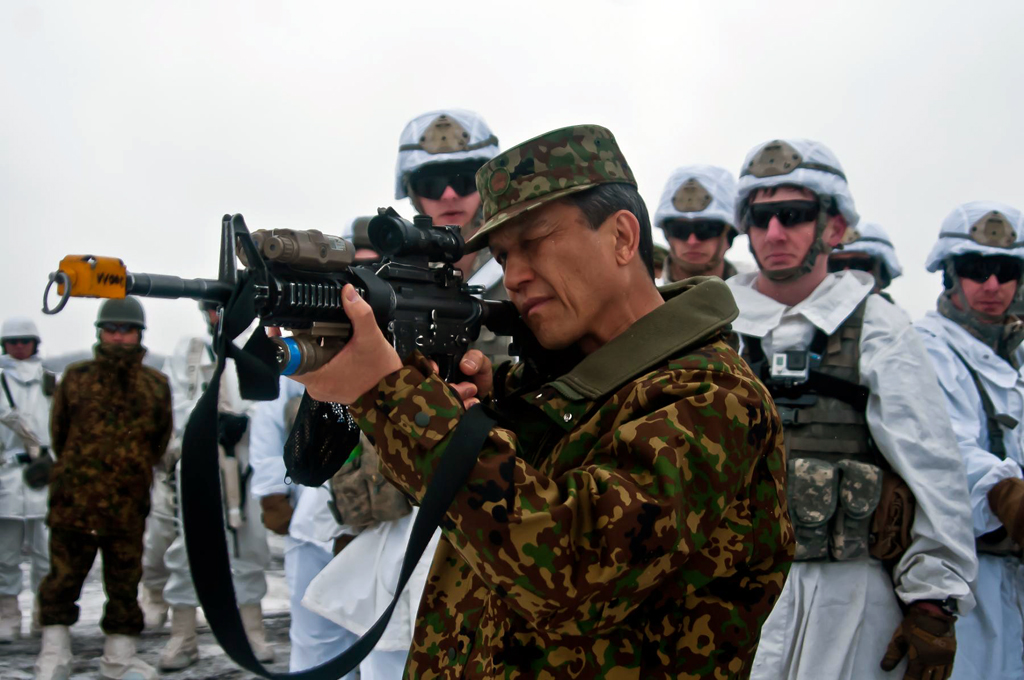 JGSDF Chief of Staff visits U.S., Japanese soldiers during 