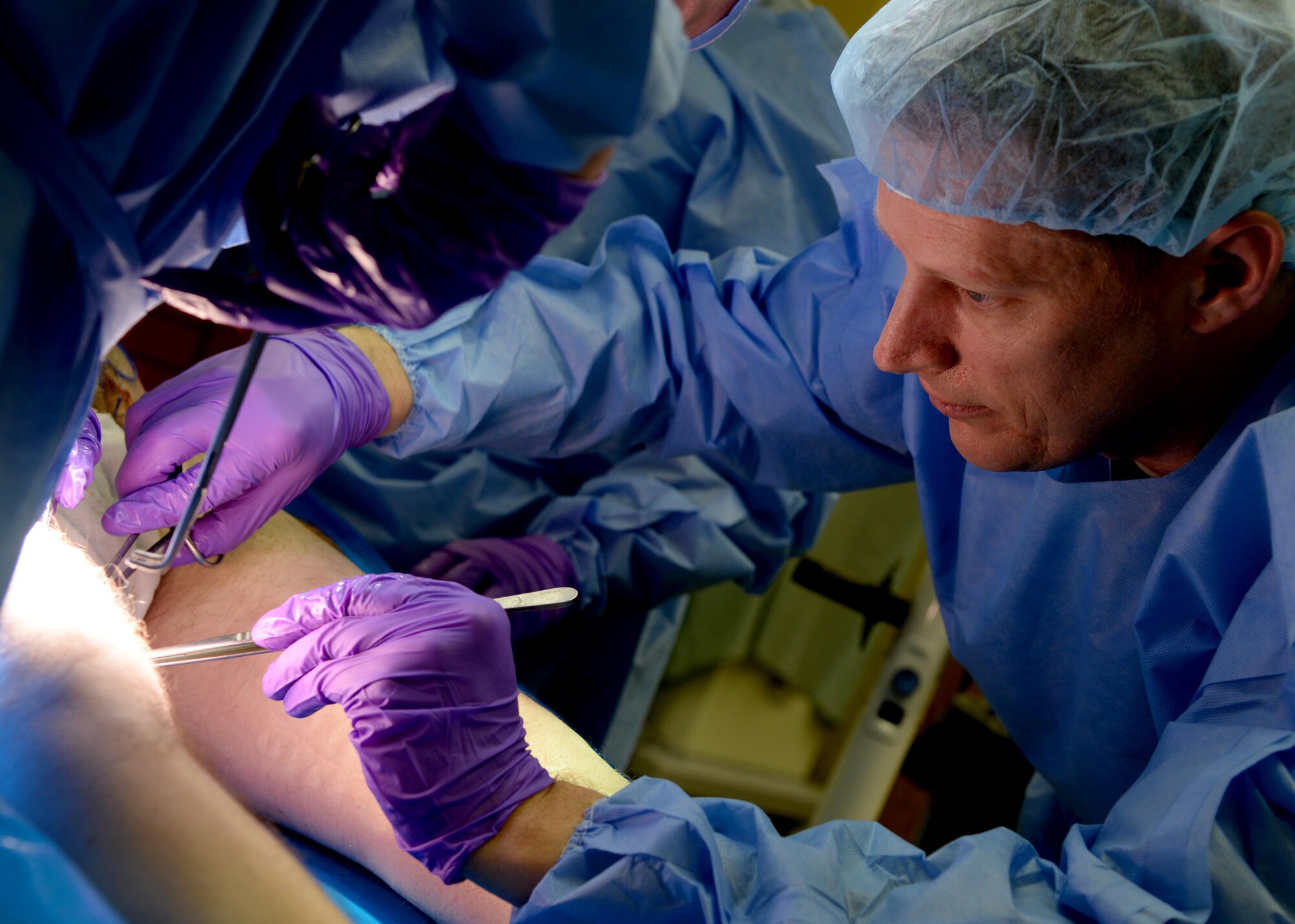 U.S. Air Force Maj. (Dr.) Alan Sears practices a surgical procedure during an Emergency War Surgery Course Feb. 11, 2015 at the Wilford Hall Ambulatory Surgical Center, JBSA-Lackland, San Antonio, Texas. The multi-service training was specifically designed to give surgeons the basic life-saving skills necessary to treat patients in down range. Sears is a general surgeon assigned San Antonio Military Medical Center on JBSA-Fort Sam Houston in San Antonio, Texas. (U.S. Air Force photo/Staff Sgt. Jerilyn Quintanilla)