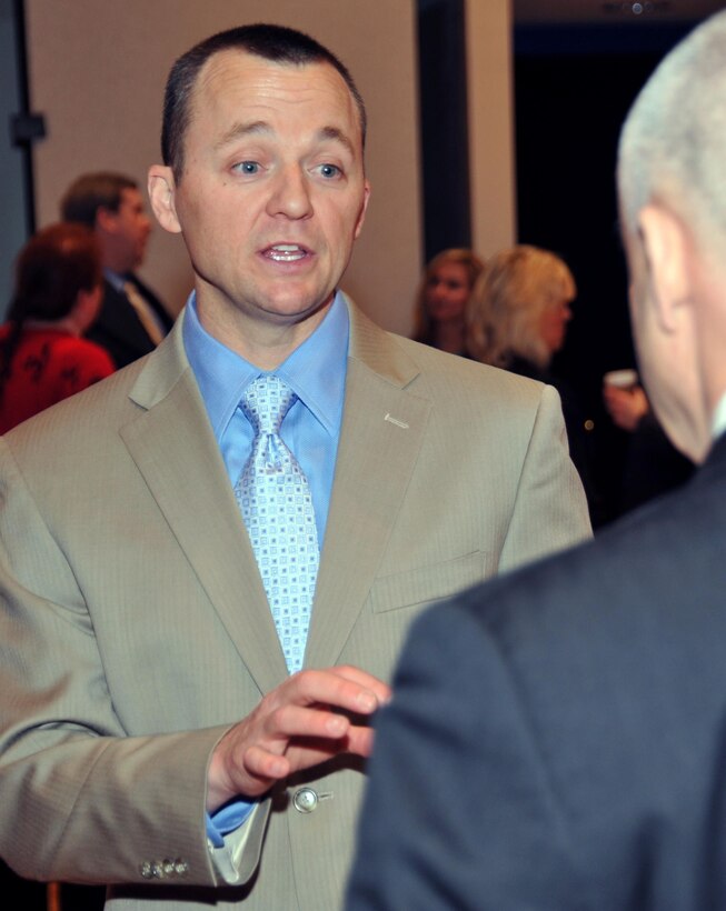 UMCS Program Director Steve Goolsby talks with contractors during the UMCS4 post-award kickoff Feb. 18 at the University of Alabama in Huntsville campus.