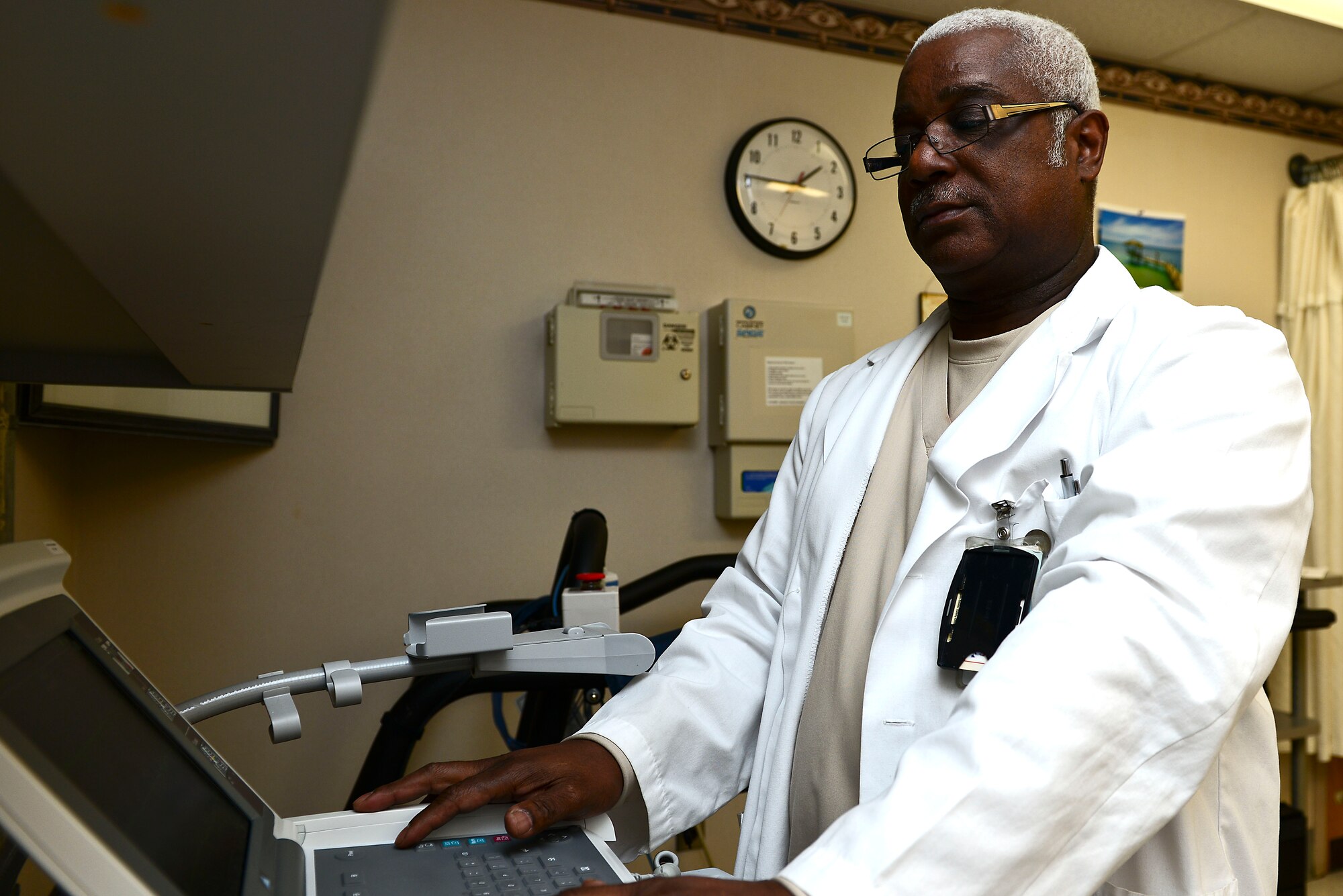 Glen Ford, U.S. Army Medical Department Activity medical instrument specialist, watches the machine that records the results of an electrocardiogram at Fort Eustis, Va., Feb. 11, 2015. Ford suggests for those over the age of 40 get annual EKGs to keep track of their heart health. (U.S. Air Force photo by Senior Airman Kimberly Nagle/Released)