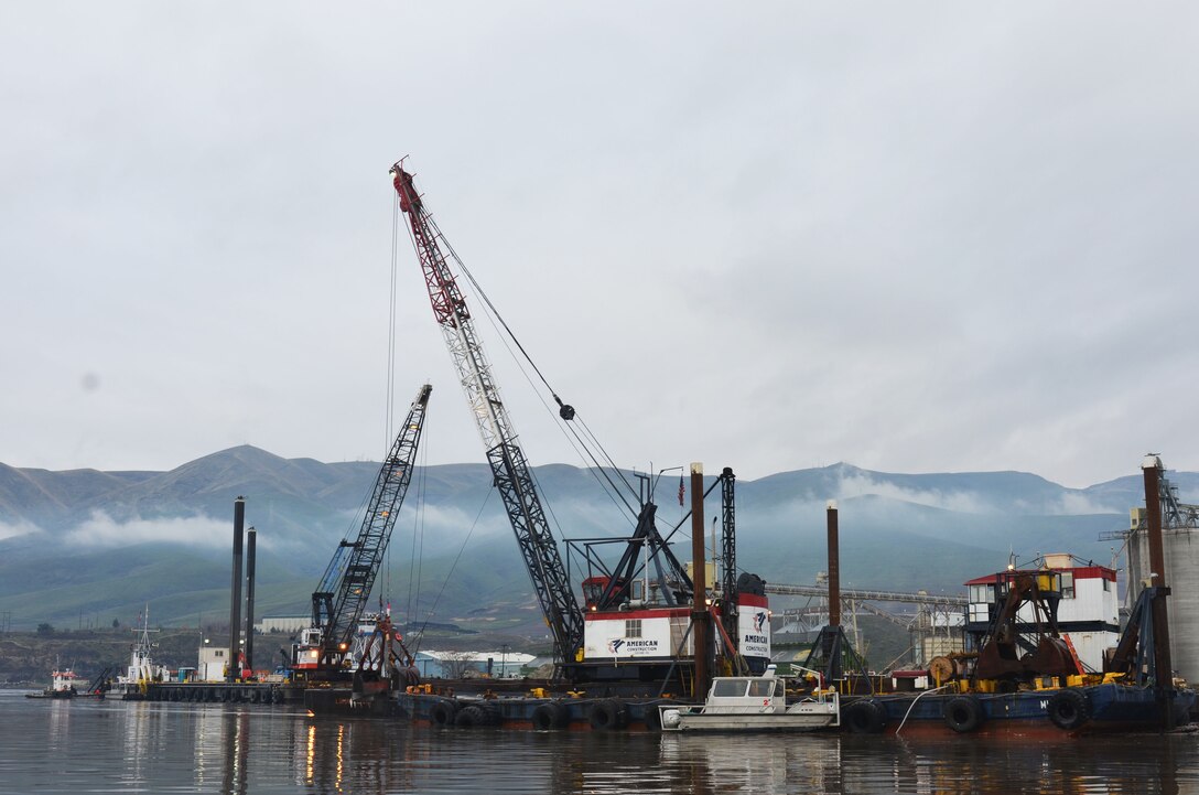 An American Construction Company, Inc., dredge on the Clearwater River. U.S. Army Corps of Engineers photo.