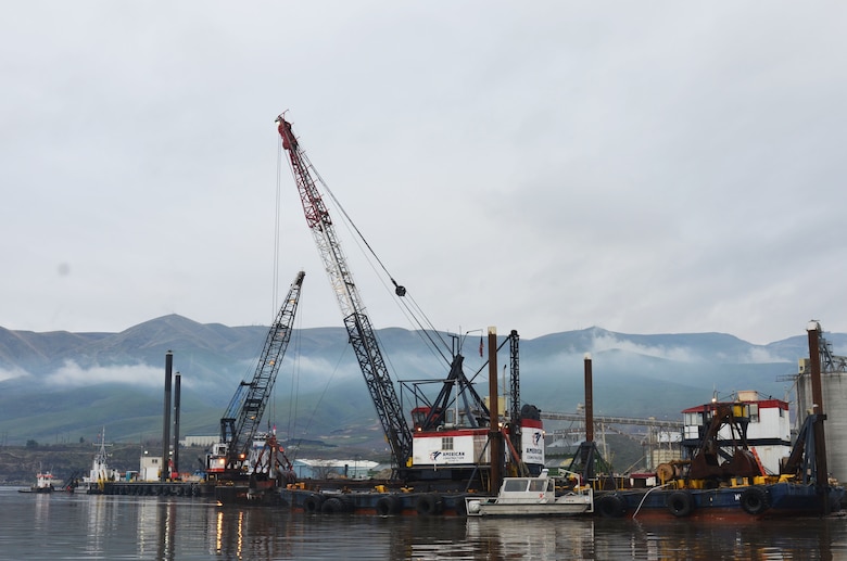 An American Construction Company, Inc., dredge on the Clearwater River. U.S. Army Corps of Engineers photo.