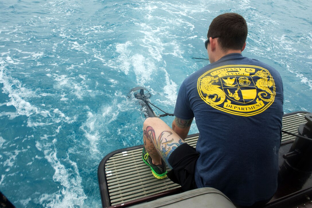 U.S. Navy Petty Officer 2nd Class Daniel Clarke launches a towfish side scan sonar system from the littoral combat ship USS Fort Worth’s rigid hull inflatable boat in the Java Sea, Jan. 4, 2015. Clarke is a diver assigned to the Mobile Diving and Salvage Unit 1.