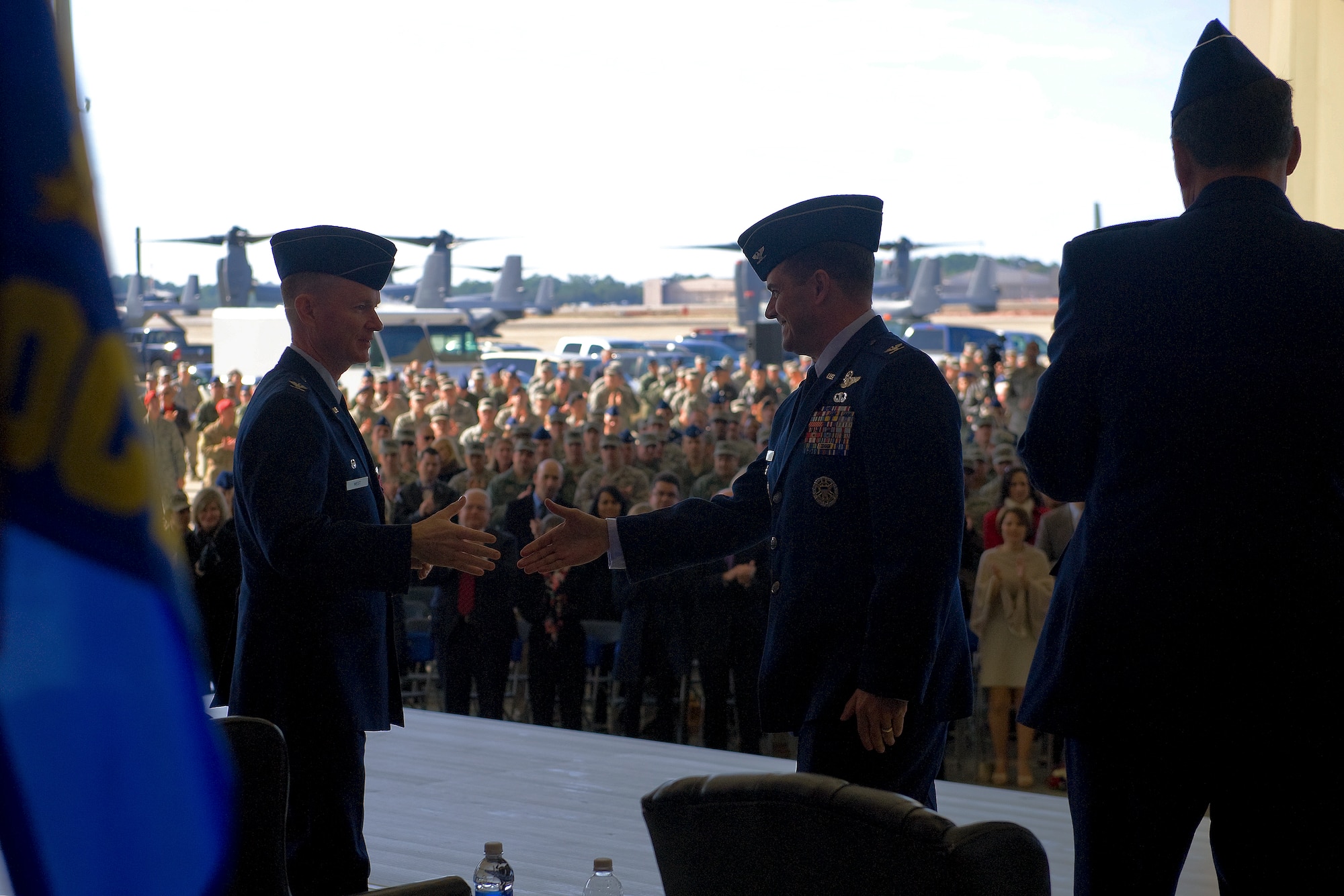 Col. Sean Farrell, right, 1st Special Operation Wing commander, shakes hands Col. Bill West, left, outgoing 1st SOW commander, during a change of command ceremony here, Jan. 6, 2015. The primary mission of the 1st SOW is to rapidly plan and execute specialized and contingency operations in support of national priorities. (U.S. Air Force photo/Staff Sgt. Kentavist P. Brackin)