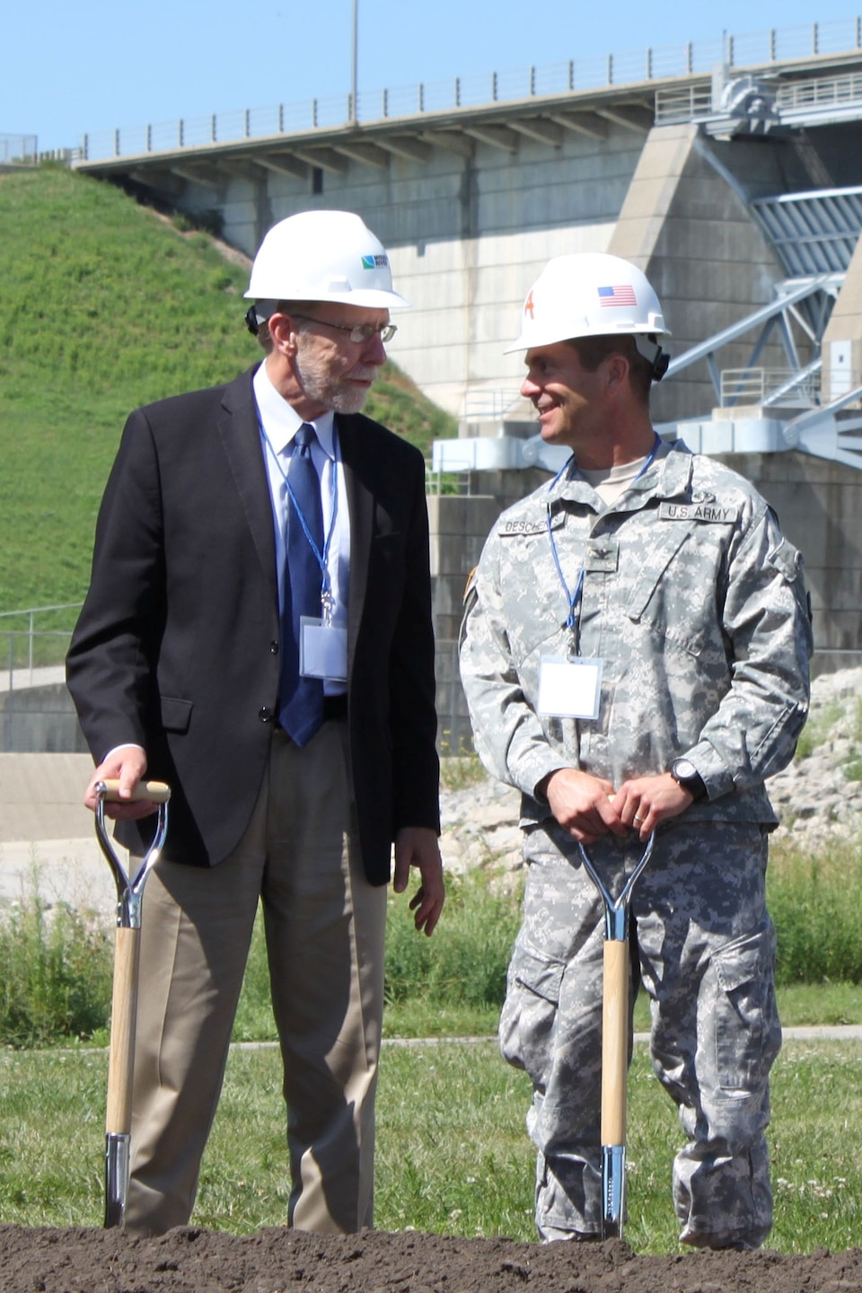 Col. Mark Deschenes and Rep. Dave Loebsack get ready to break ground on the Red Rock Hydroelectric Project.