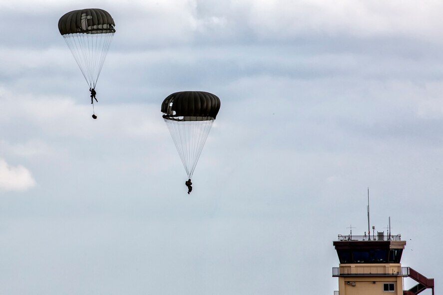 31st Rescue Squadron pararescuemen descend with parachutes after jumping from a 36th Airlift Squadron C-130 Hercules during ‘Jump Week’ at Yokota Air Base, Japan, Jan. 6, 2015.  During Jump Week, members of the 31st RQS link up with the 36th AS to maintain mission readiness and rescue tactics in preparation for real-world emergencies. (U.S. Air Force photo by Osakabe Yasuo/Released)