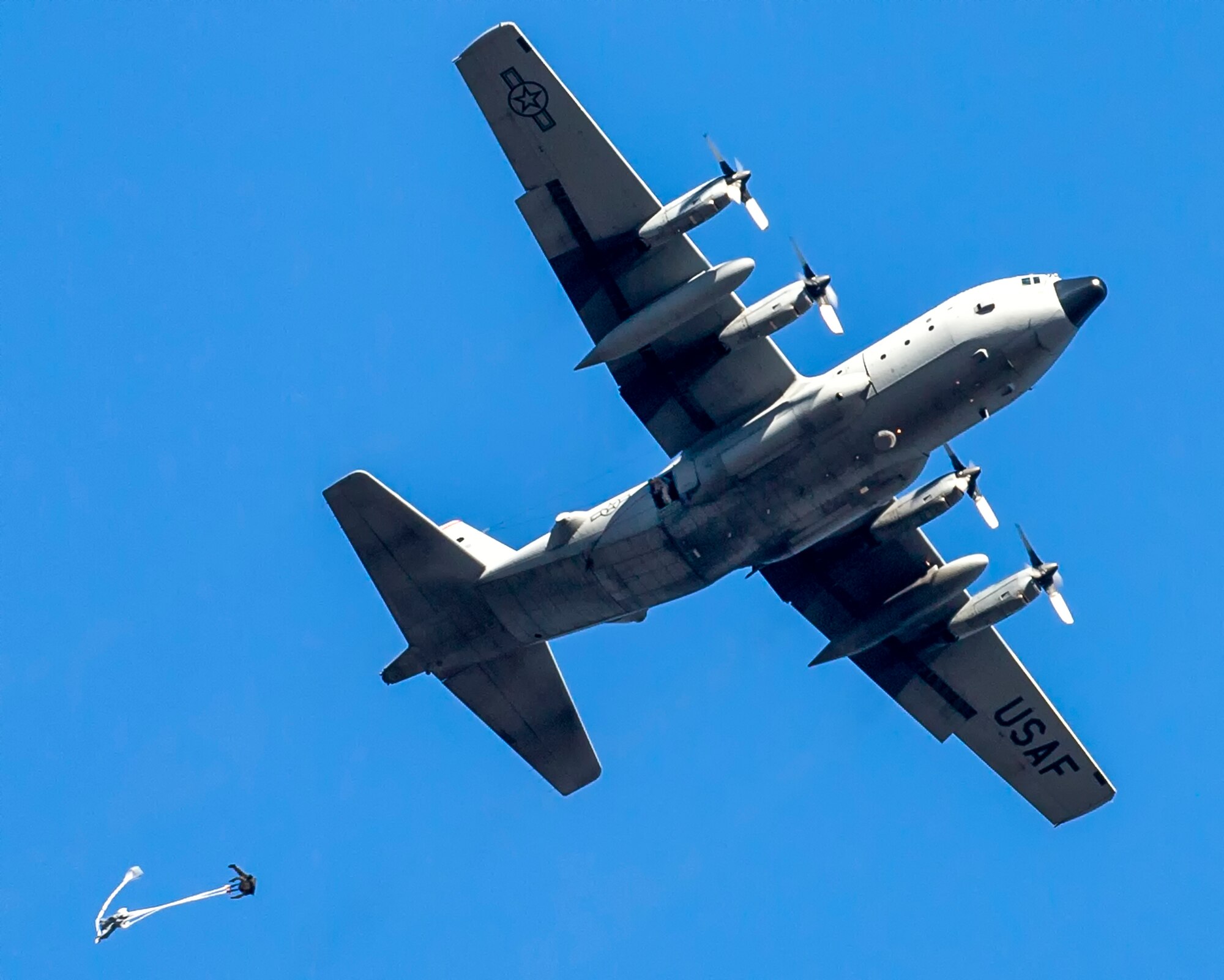 A 31st Rescue Squadron pararescueman freefalls with a parachute after jumping from a 36th Airlift Squadron C-130 Hercules during training missions over Yokota Air Base, Japan, Jan. 7, 2015. The training was part of ‘Jump Week’, a week-long training during which members of the 31st RQS link up with the 36th AS to maintain mission readiness and rescue tactics in preparation for real-world emergencies. (U.S. Air Force photo by Osakabe Yasuo/Released)
