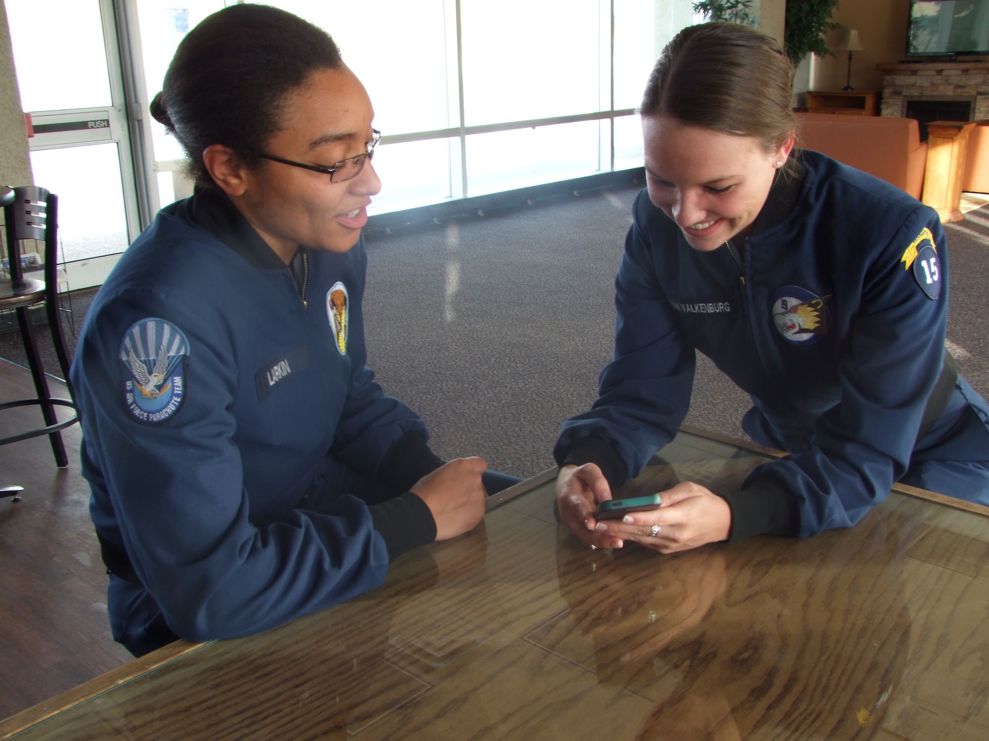 Cadet 1st Class Avery Larkin, left, and C1C Lauryn Van Valkenburg,
right, browse the Circle of 6 app on their cell phones Jan. 7, 2015, at the Sijian
Cadet Oasis. 
