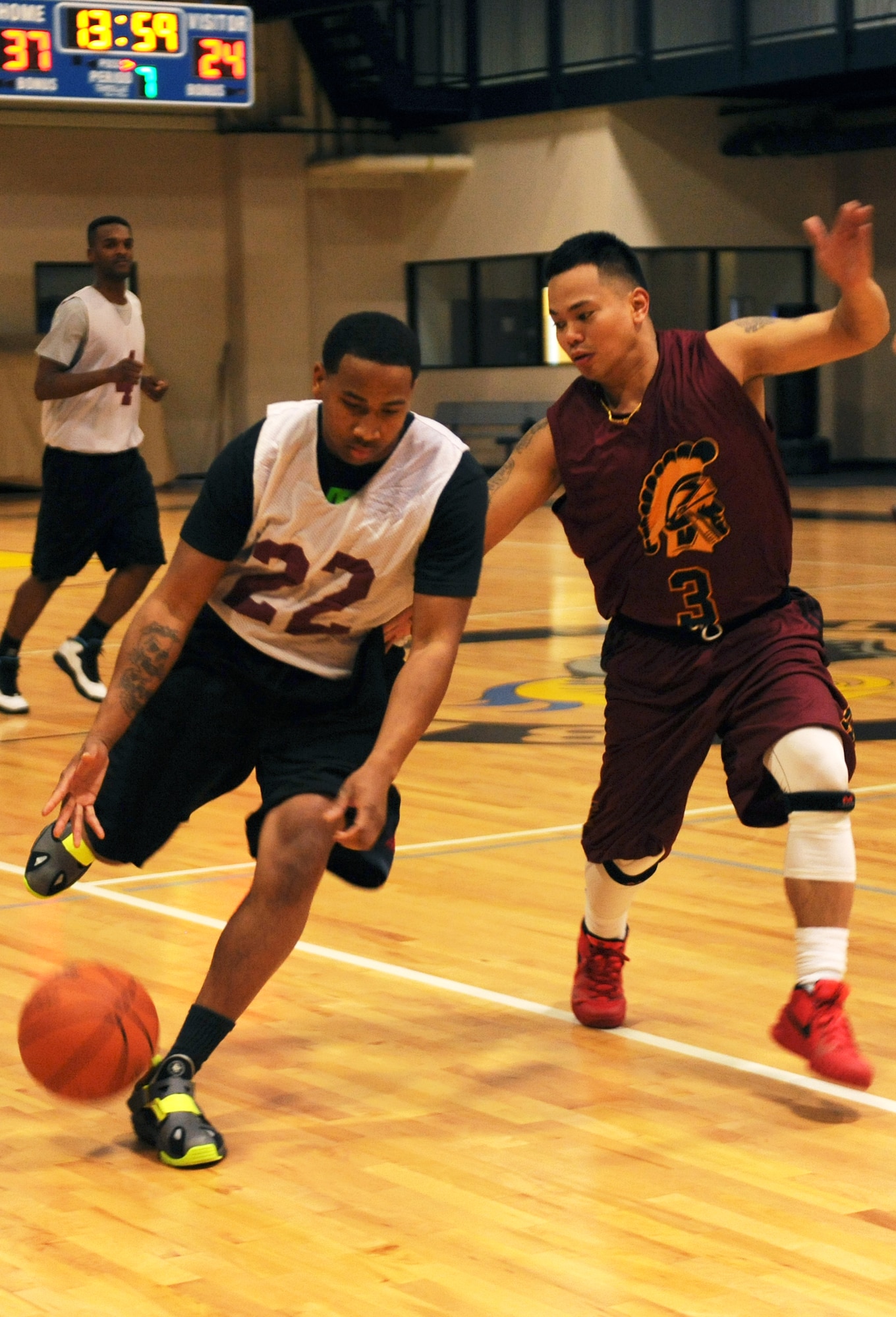 Senior Airman Peter Elefante, a 19th Medical Group Team 1 player, guards Staff Sgt. David Lea, a 19th Logistics Readiness Squadron Team 1 player, Jan. 5, 2015, at Little Rock Air Force Base, Ark. This was the first game of the pre-season intramural basketball .  (U.S. Air Force photo by Senior Airman Stephanie Serrano)