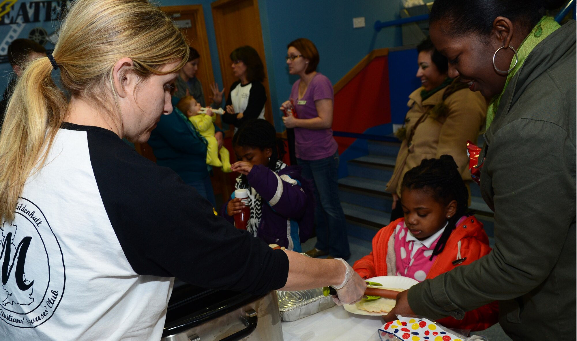 Mildenhall Officers’ and Civilian Spouses’ club hosts Hearts Apart