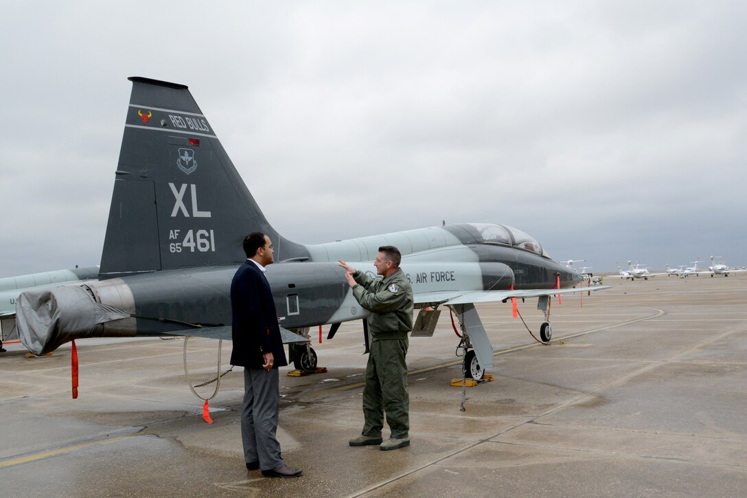 Col. Brian Hastings, 47th Flying Training Wing commander, explains the history of the T-38 Talon jet trainer aircraft to U.S. Rep. Will Hurd, Texas’ 23rd Congressional District congressman, at Laughlin Air Force Base, Texas, Jan. 10, 2015. The T-38 is used in Laughlin’s specialized undergraduate pilot training to prepare students for front-line fighter and bomber aircraft, such as the F-22 Raptor and A-10 Thunderbolt. (U.S. Air Force photo by Airman 1st Class Ariel D. Delgado)(Released)