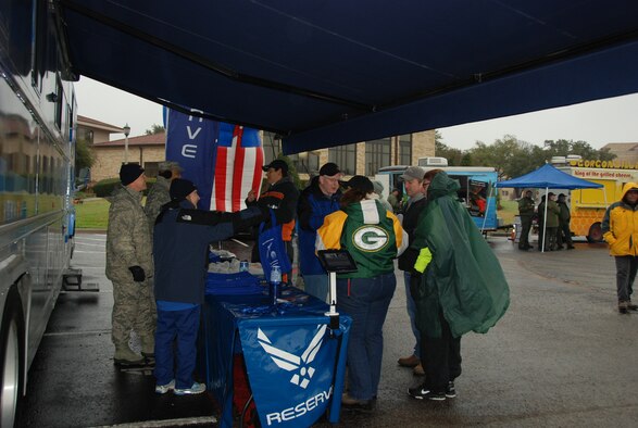 Air Force Reserve recruiters speak with attenders at the Armed Forces Bowl game Friday, Jan 2 at Amon G. Carter Stadium in Fort Worth, Texas. During halftime, recruiters and Colonel John Breazeale, 301st Fighter Wing commander, assisted in leading Air Force active and reserve recruits in the oath of enlistment. Retired Marine General Peter Pace, the first Marine Corps officer appointed as chairman of the joint chiefs of staff, administered the oath to new recruits of all branches. During the game, the University of Houston beat the University of Pittsburgh 35 to 34. (U.S. Air Force photo/Staff Sgt. Melissa Harvey)