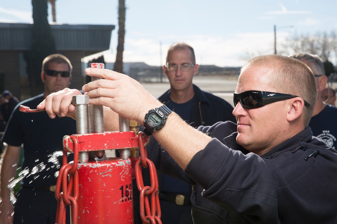 The Marine Corps Logistics Base Barstow Fire Department trained for three days at MCLB begining on January 7th on harzardous materials procedures.  MCLBB FD members received detailed instructions on handling chlorine gas leaks in cylinders and on rail cars.