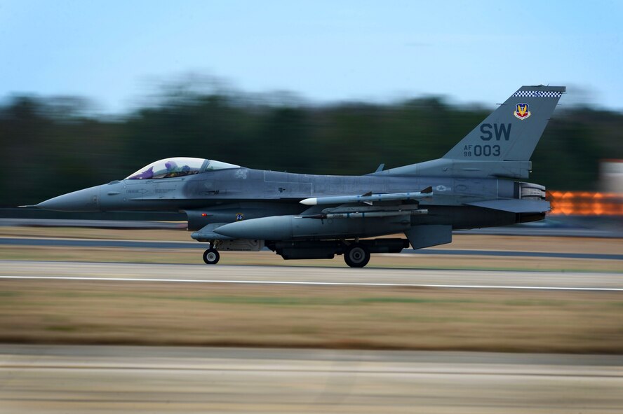 A U.S. Air Force F-16CM Fighting Falcon taxis off the runway at Shaw Air Force Base, S.C., Jan. 8, 2015. With a lightweight airframe and powerful General Electric engine, the F-16CM can fly at speeds of more than 1,500 miles per hour. (U.S. Air Force photo by Senior Airman Jensen Stidham/Released)