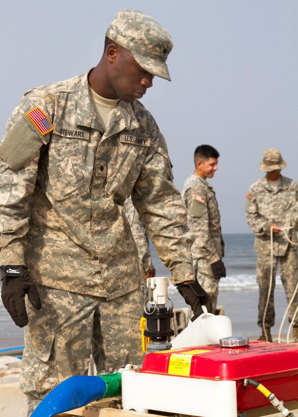 Us Army Spc Kyrell Stewart Primes A Pump For A Tactical Water Purification System At A 4306