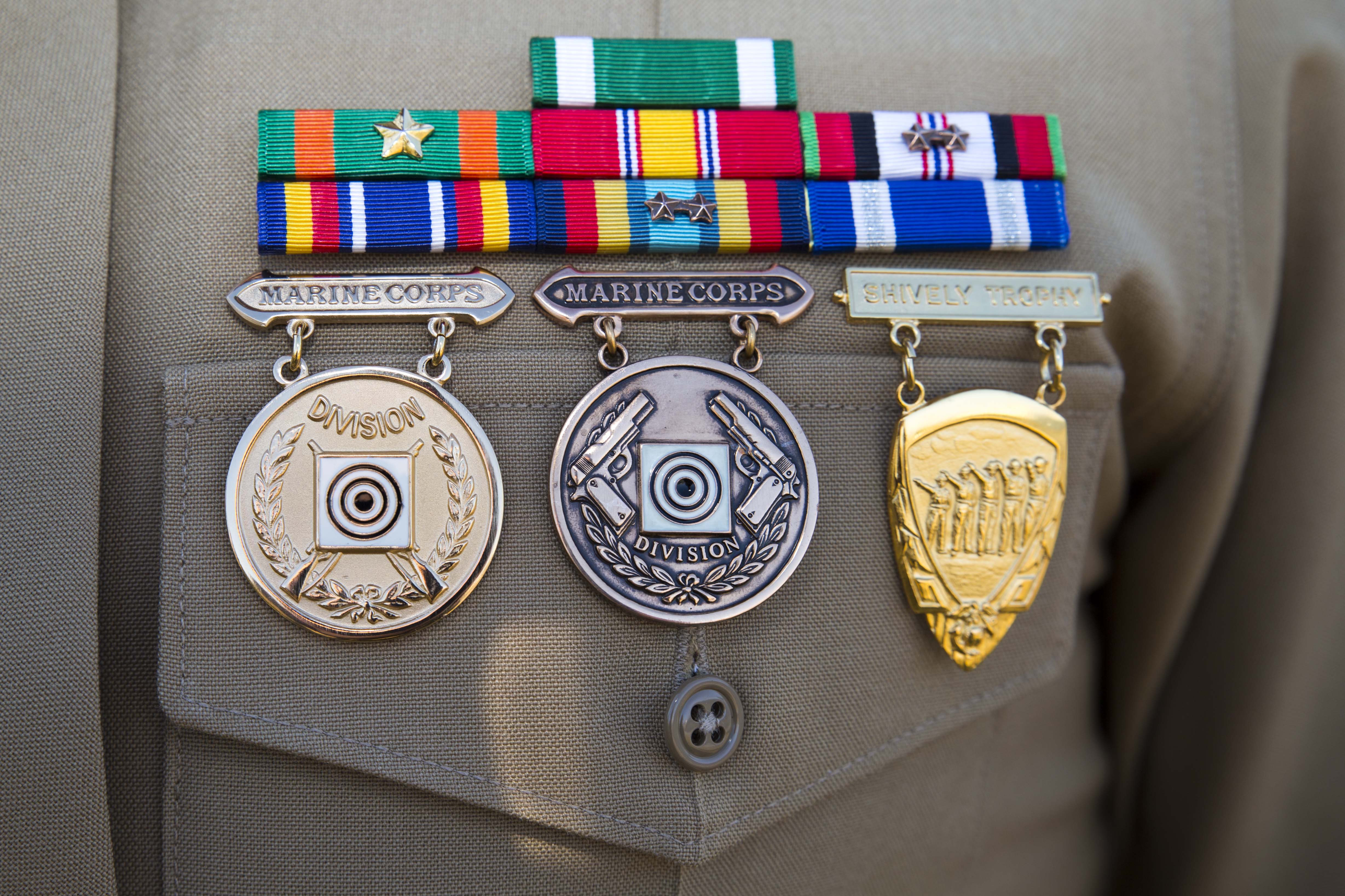 Windows medals. USMC Medals. Marksman us Medal. Royal Marines Rifle Medal. USMC badge.