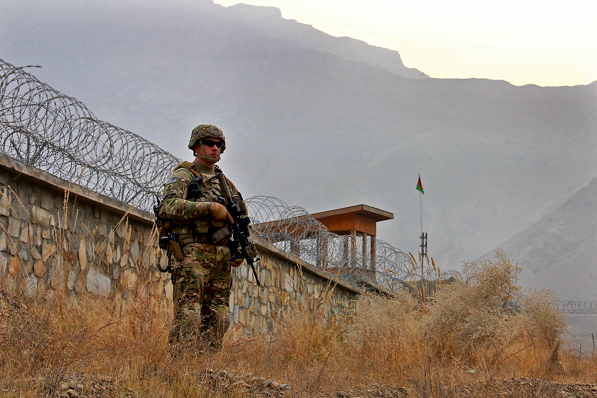 A U S Soldier Provides Security At The Khyber Border Coordination Center Near Torkham Gate At The
