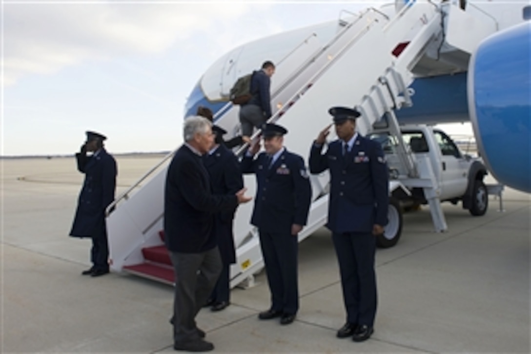 Defense Secretary Chuck Hagel greets airmen before departing Joint Base Andrews, Md., Jan. 13, 2015, on a cross-country tour to thank service members for their service and say farewell to the troops on his last official domestic trip. 