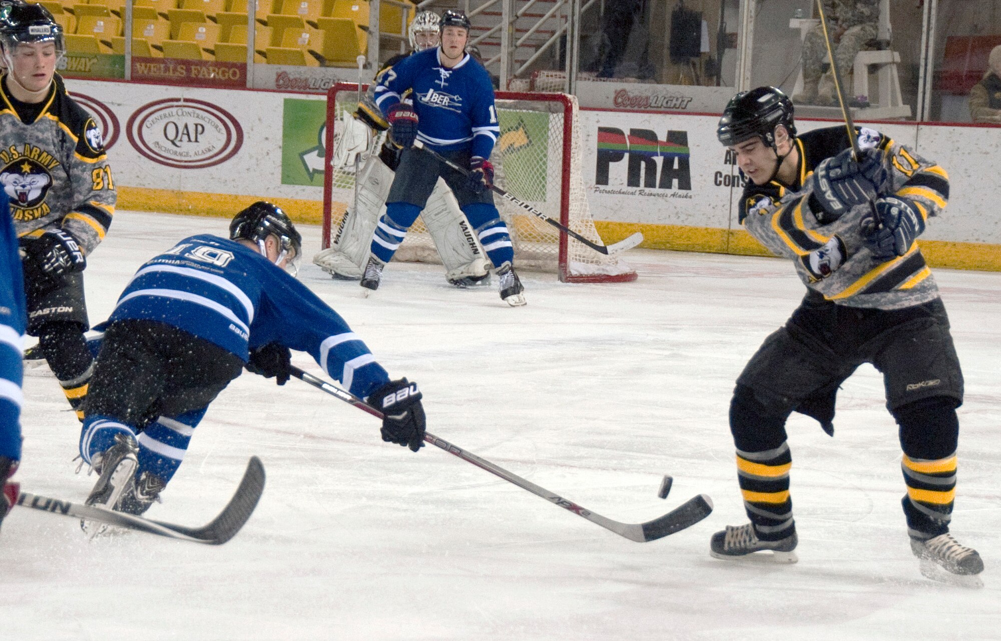 Air Force beats Army 75 in community hockey game > Joint Base