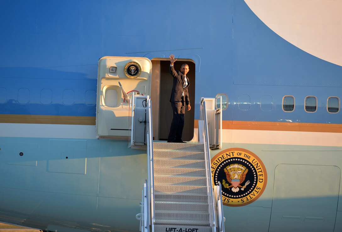 President Barack Obama waves as he boards Air Force One at McGhee Tyson ANG Base, Tennessee Jan. 9.  The president visited Pellissippi State Community College in Knoxville to announce a new education initiative. (U.S. Air National Guard photo by Master Sgt. Kendra M. Owenby, 134 ARW Public Affairs)