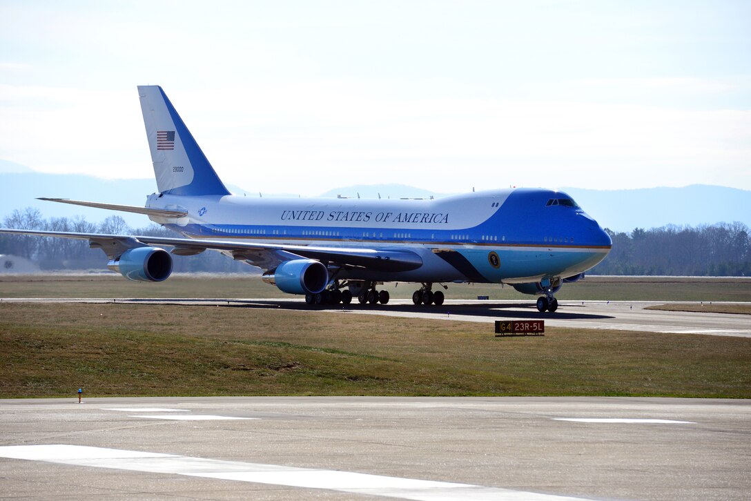 Air Force One prepares to taxi after landing at McGhee Tyson ANG Base, Tennessee on Jan. 9.  President Barack Obama visited Knoxville area, specifically Pellissippi State Community College to announce a new education initiative. (U.S. Air National Guard photo by Master Sgt. Kendra M. Owenby, 134 ARW Public Affairs)