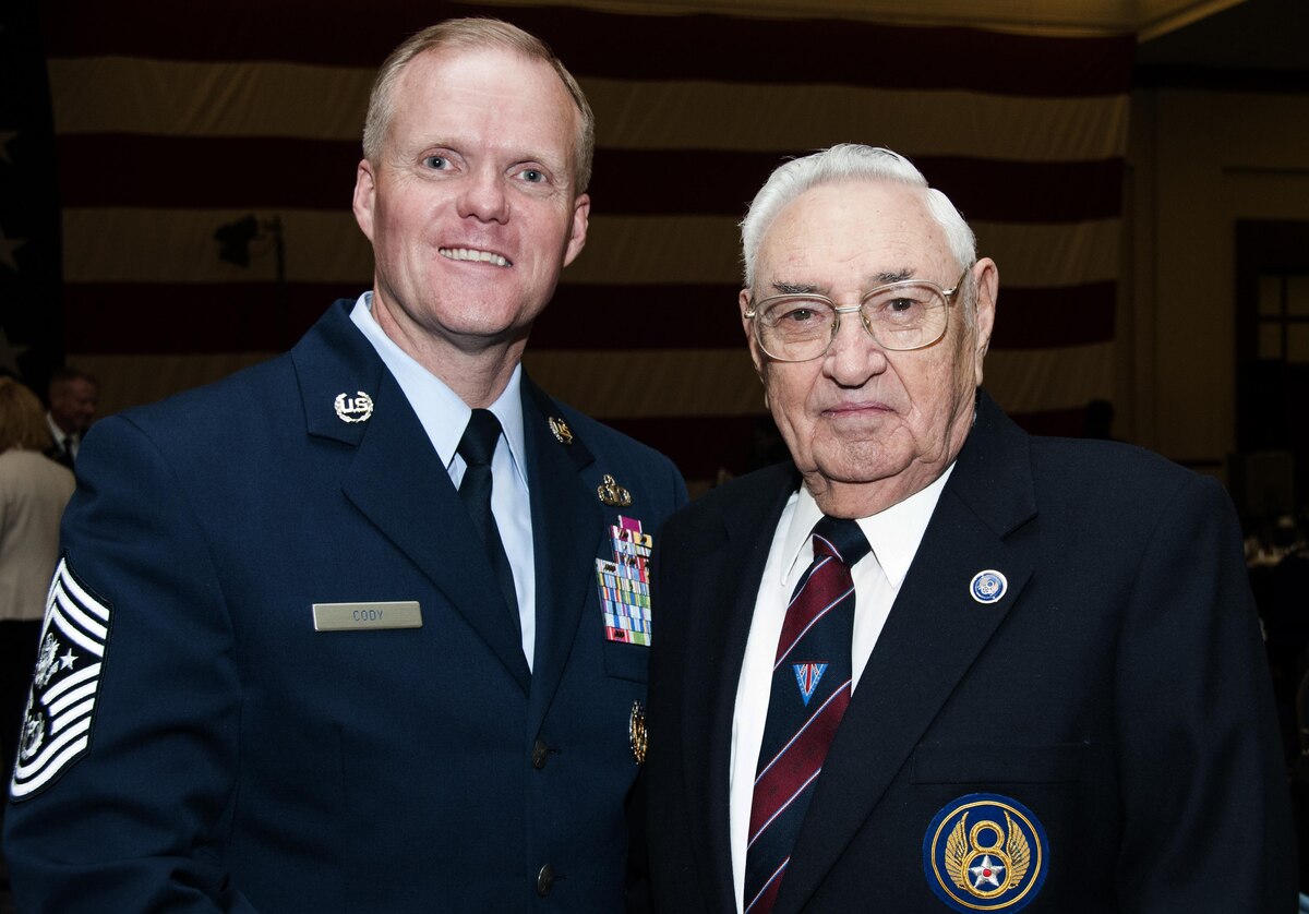 WW II Vet presented overdue medal at Dobbins ceremony > Air Force ...