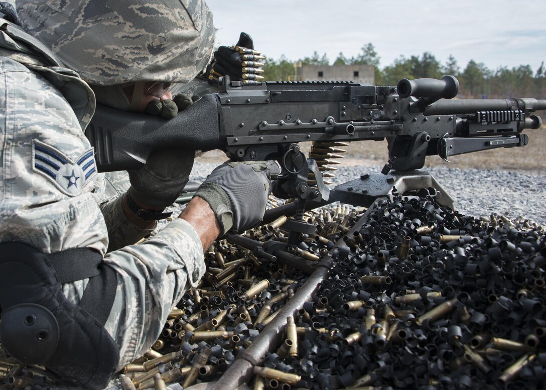 Senior Airman Kendrick Woodson, 919th Special Operations Security Forces Squadron, fires the M240-B during the heavy weapons qualification firing Jan 10, 2015 at Duke Field, Fla. (U.S. Air Force photo/ Tech. Sgt. Jasmin Taylor)