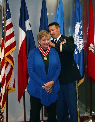 Tulsa District U.S. Army Corps of Engineers commander, Col. Richard A. Pratt, presents the de Fleury Medal to Lori Hunninghake for her contributions to the Corps of Engineers.