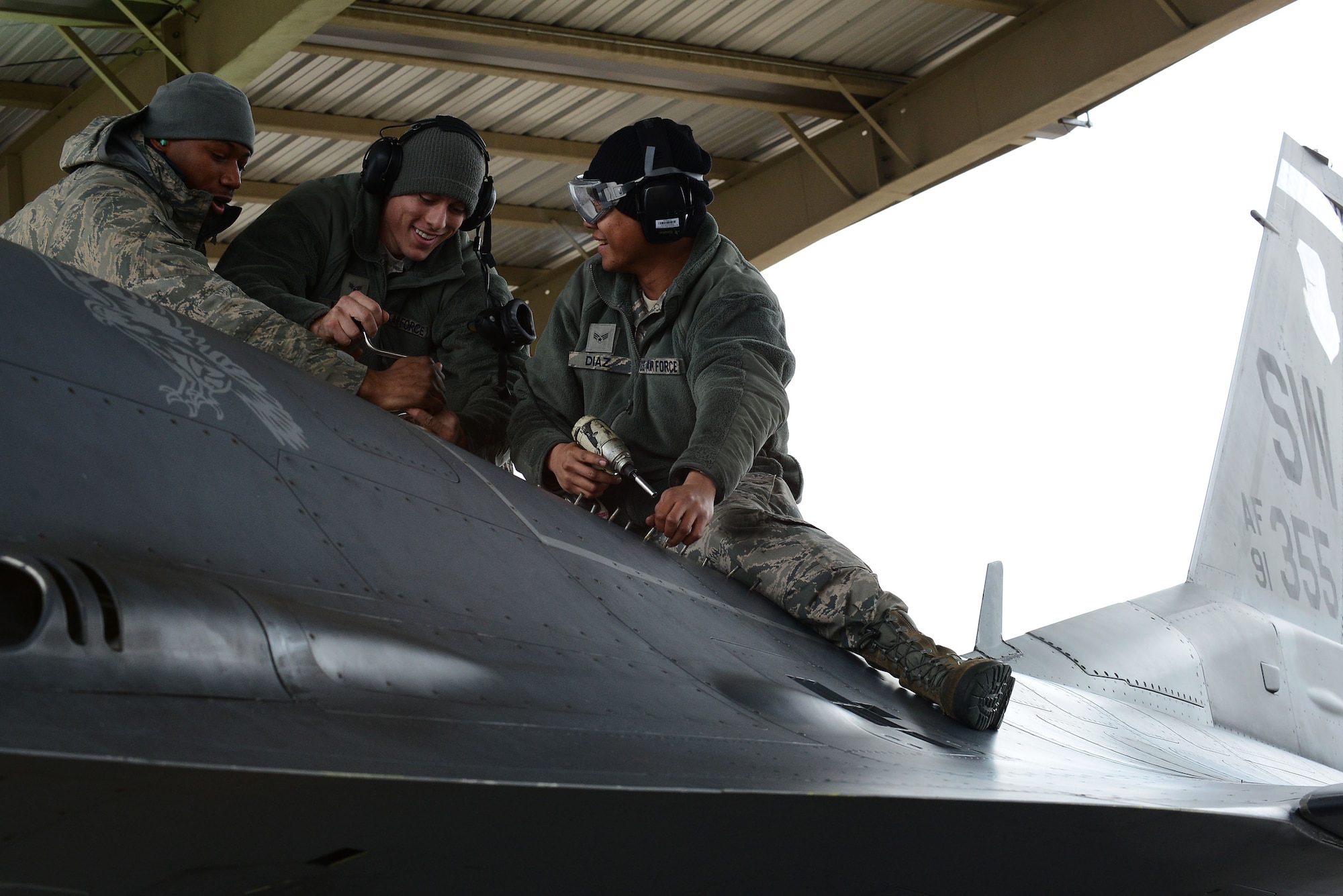 U.S. Air Force Airmen assigned to the 20th Aircraft Maintenance Squadron work on an F-16CM Fighting Falcon during a surge at Shaw Air Force Base, S.C., Jan. 13, 2015. The Airmen worked to ensure all aircraft were mission ready and able to participate in the five-day surge, an extended day and night operation of sorties to maintain readiness. (U.S. Air Force photo by Airman 1st Class Diana M. Cossaboom/Released)