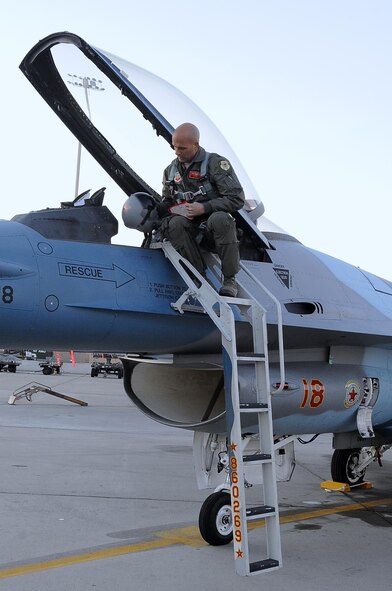 Lt. Col. Kevin Gordon, 64th AGRS commander, prepares for launch in aggressors training at Luke. (U.S. Air Force photo/Airman Pedro Mota)
