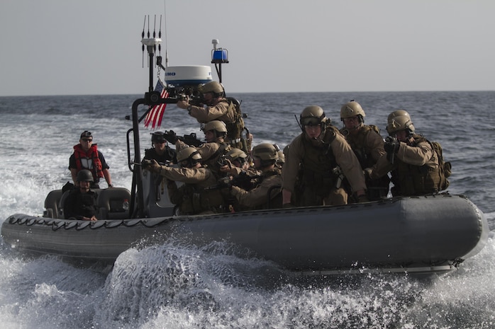 24th MEU Maritime Raid Force conducts VBSS exercise